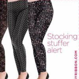 Ruby Ribbon Ankle Leggings Feather Print #1591 NWOT